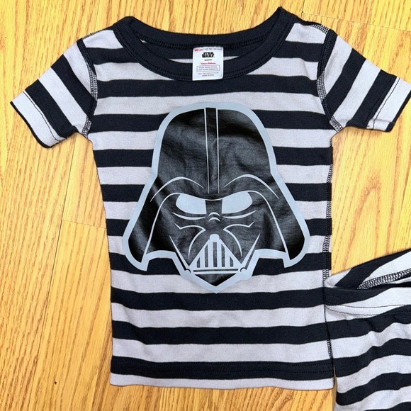 Hanna Andersson Organic Star Wars Darth Vader Short John Pajama Set - Picture 2 of 4